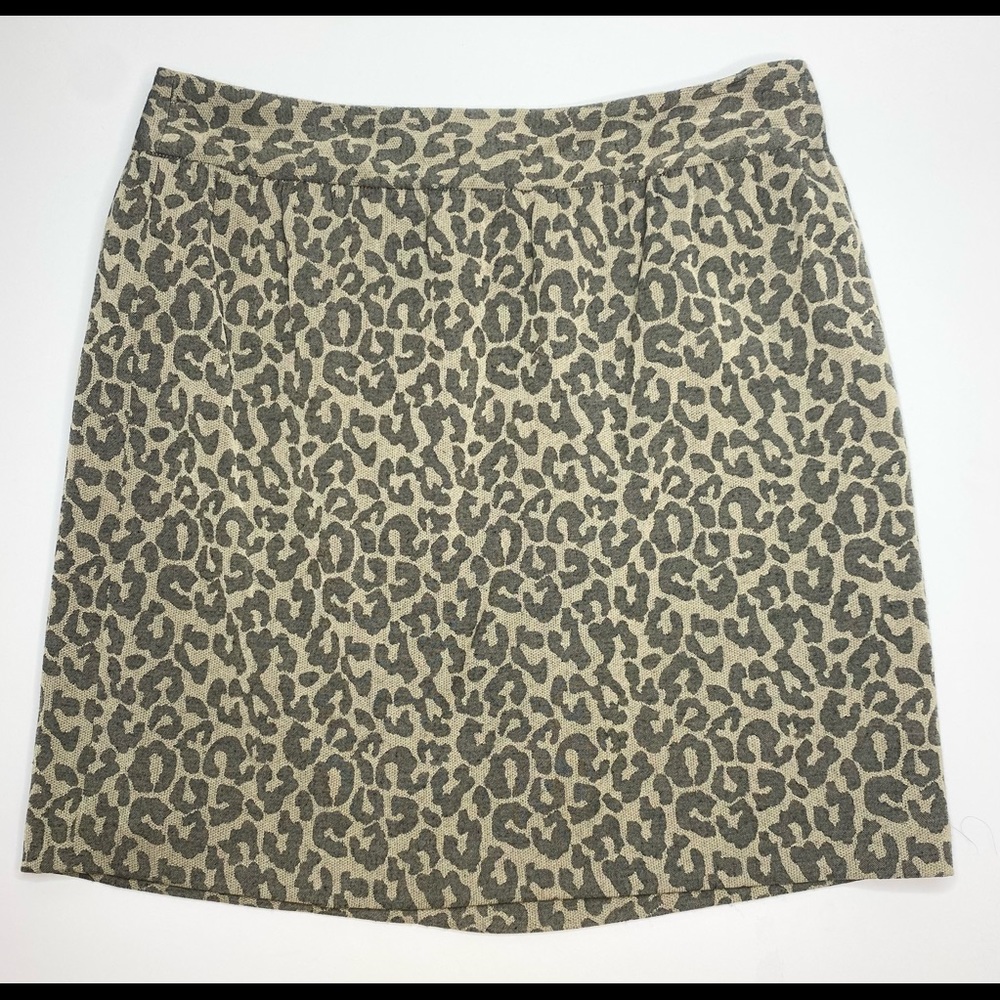 Banana republic. Leopard skirt. Size 4